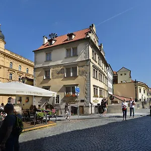Hotel U 3 Pstrosu, Praga
